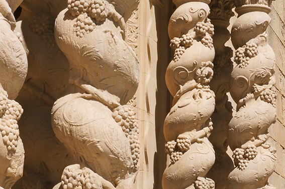 Columnes salomòniques de l'església de Santa Maria de Caldes de Montbui.