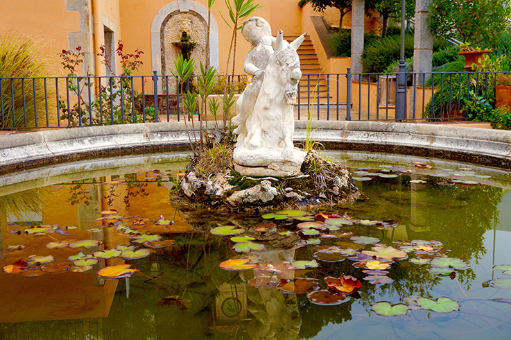 Estany al jardí del Museu de Can Caralt a Sant Andreu de Llavaneres