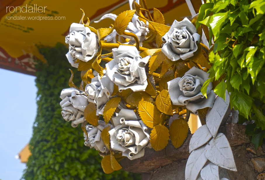 Decoració floral a la Casa Pratginestós. Llinars del Vallès. Vallès Oriental